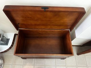 Baúl de madera maciza