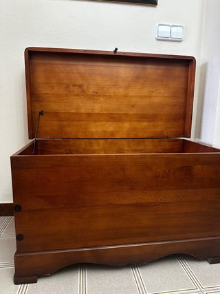 Baúl de madera maciza
