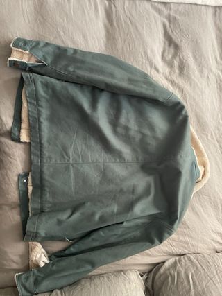 Cazadora Zara borreguillo verde