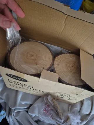 Rodajas de madera natural para manualidades