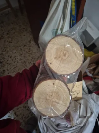 Rodajas de madera natural para manualidades