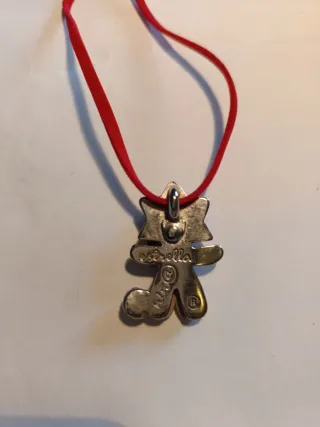 Colgante niña estrella plata y cordón rojo