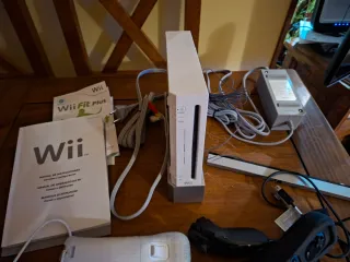 Nintendo Wii + Wii Balance Board + Wii Sports Reso