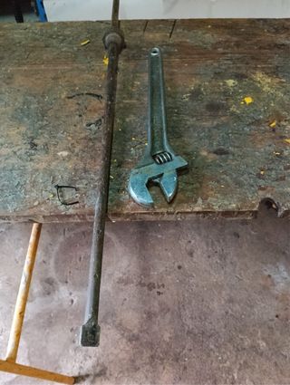 Llave inglesa  y barra de montaje 1 “