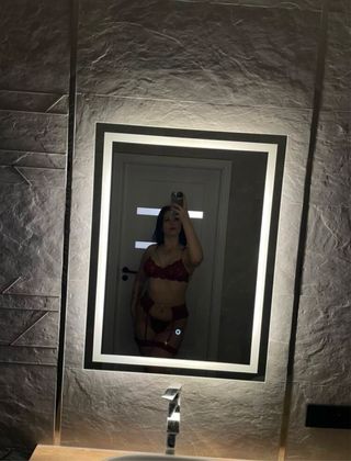 Set lingerie rosso pizzo con reggicalze – sensuale