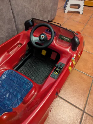 Coche Twingo y cargador de batería