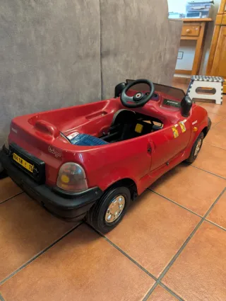 Coche Twingo y cargador de batería