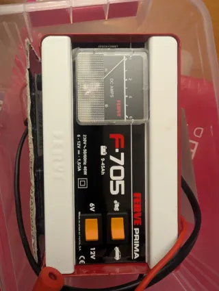 Coche Twingo y cargador de batería