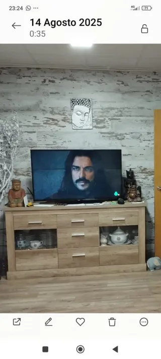 Vitrina de madera y cristal