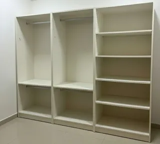 Armario: ancho 2,29, fondo 40, alto 2,11.