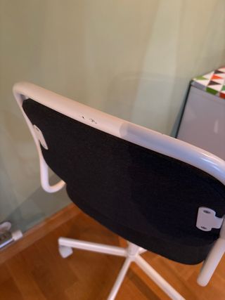 Silla de escritorio Ikea blanca y negra