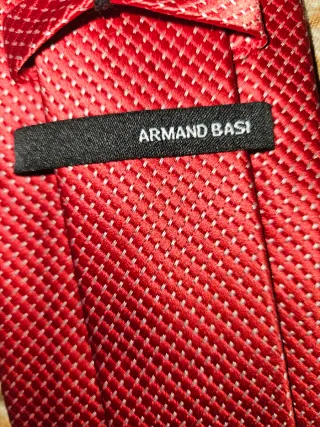 Corbata Roja Arman Basi