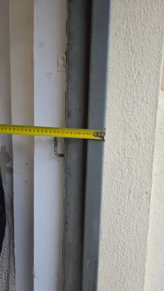 Puerta de garaje metálica gris