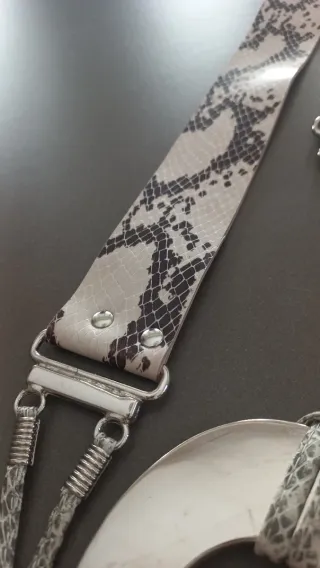 Cintura animalier con fibbia