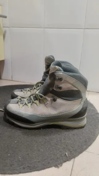 Botas de monte La Sportiva Gore-Tex semirrígidas