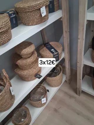 Cestas de mimbre decorativas 3x12€