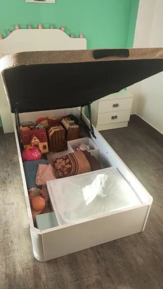 Dormitorio juvenil blanco canapé , mesita,cabecero