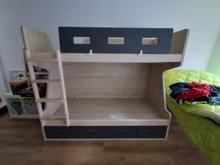 Litera con cajones y escalera