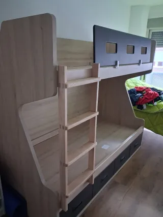 Litera con cajones y escalera