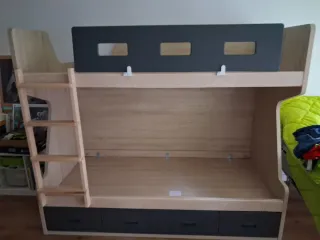 Litera con cajones y escalera