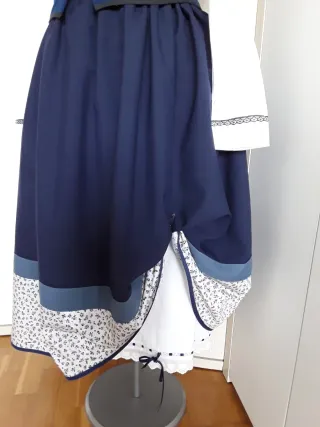 TRAJE NESKA-BASERRITARRA" 150 EUROS "