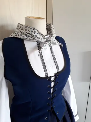 TRAJE NESKA-BASERRITARRA" 150 EUROS "