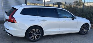 Volvo V60 2.0 B4 (G) Ultra Dark Auto