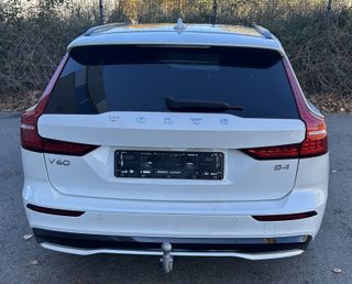 Volvo V60 2.0 B4 (G) Ultra Dark Auto