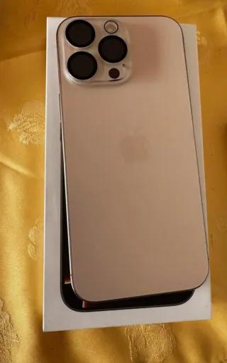 iPhone 16 Pro Max Dorado