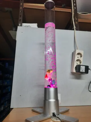 Lámpara de mesa con peces