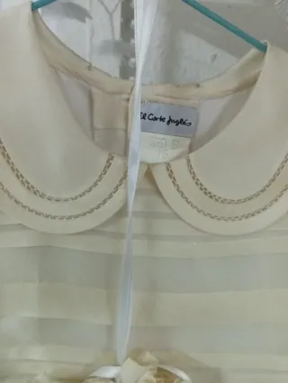 Vestido de comunión beige con flores
