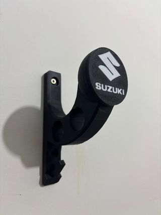 Soporte Casco Suzuki Negro