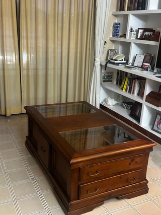 Mesa de centro de madera con cristal
