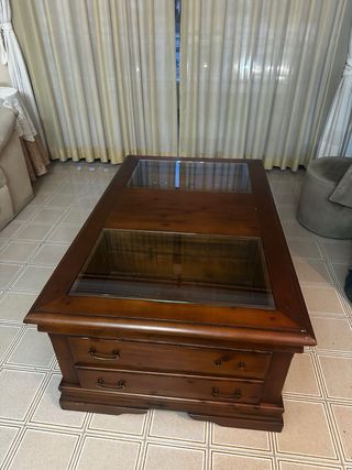 Mesa de centro de madera con cristal