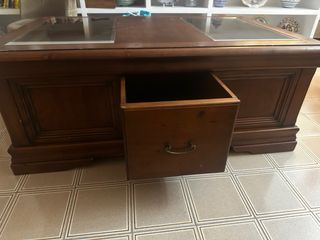 Mesa de centro de madera con cristal