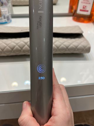 Plancha de pelo Remington Beige y Plateada