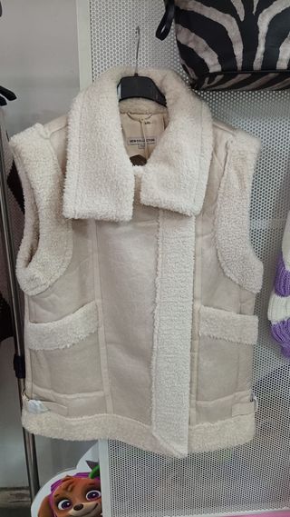 Chaleco beige con borreguito