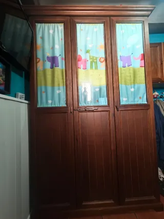 Lote Armario Colonial Madera y mueble auxiliar . L