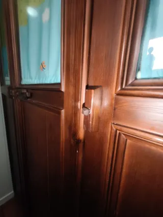 Lote Armario Colonial Madera y mueble auxiliar . L