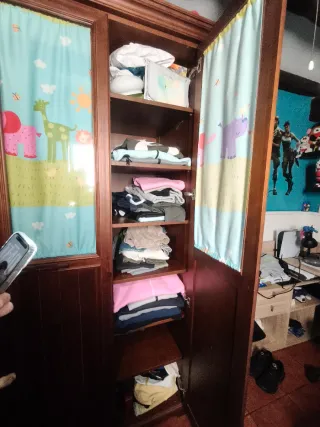 Lote Armario Colonial Madera y mueble auxiliar . L