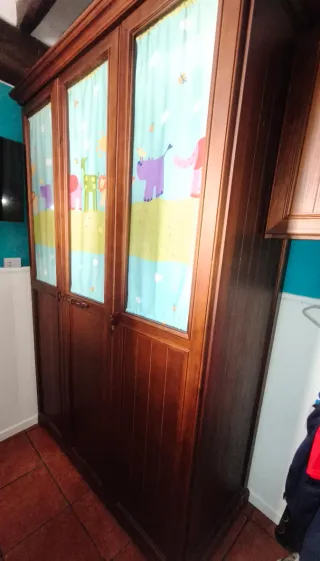 Lote Armario Colonial Madera y mueble auxiliar . L