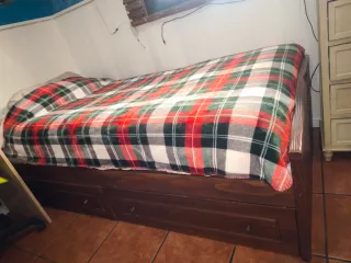 Lote Armario Colonial Madera y mueble auxiliar . L