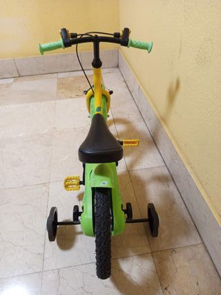 Bicicleta BTWIN de 14 con ruedines