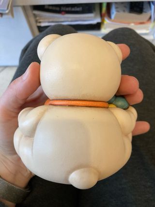 Orsetto Teddy Thun con fiori azzurri e farfalla