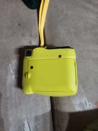 Cámara instantánea Fujifilm amarilla