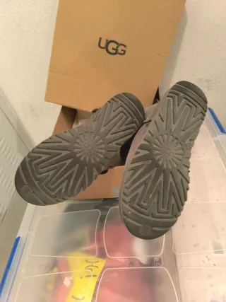 Botas UGG grises talla 39