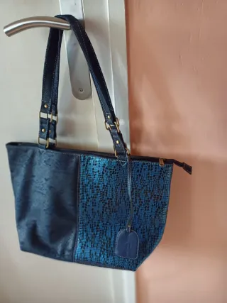 Bolso Laura Vita Negro y Azul