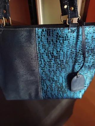 Bolso Laura Vita Negro y Azul