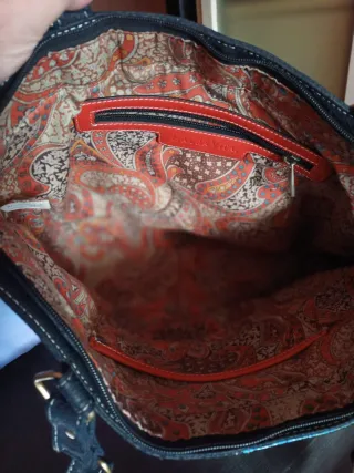 Bolso Laura Vita Negro y Azul