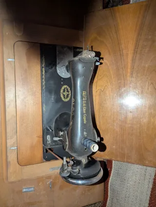 Máquina de coser Alfa vintage